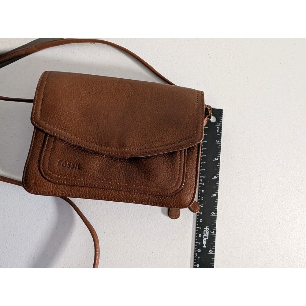 💐Fossil Brown Pebbled Small Crossbody with Credit Card Slots & Gold Hardware - Picture 2 of 5